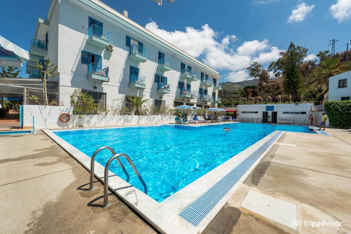 Hotel Tourist Чефалу Экстерьер фото