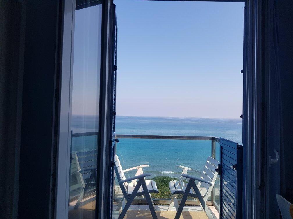 Hotel Tourist Чефалу Экстерьер фото