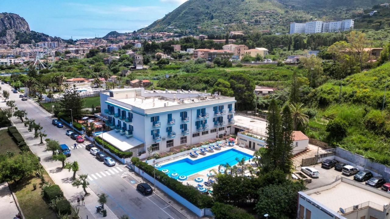 Hotel Tourist Чефалу Экстерьер фото
