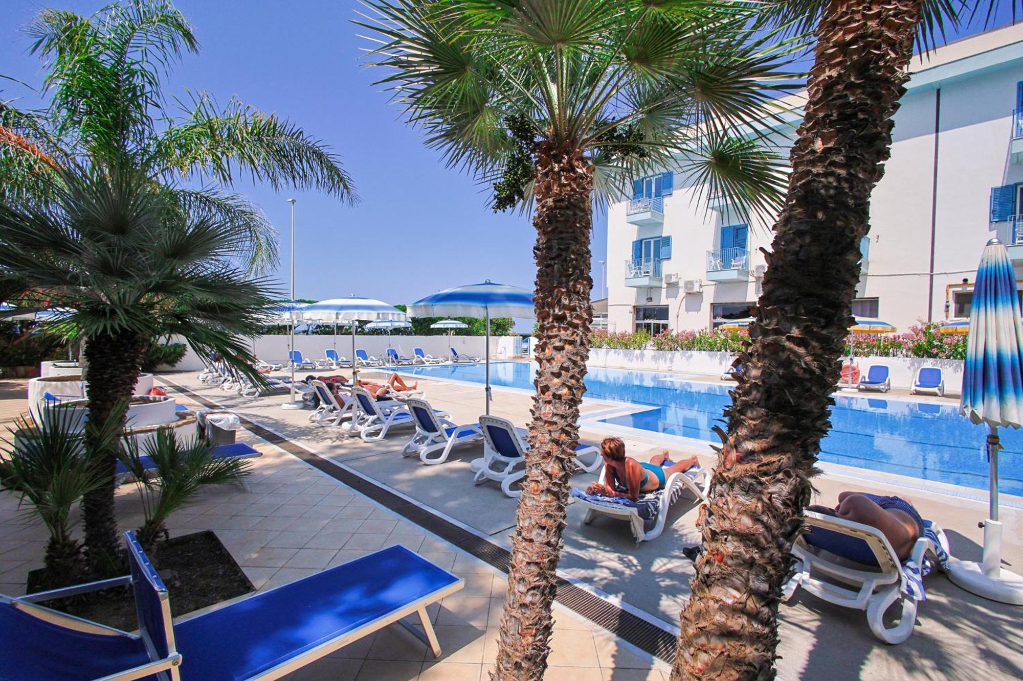 Hotel Tourist Чефалу Экстерьер фото