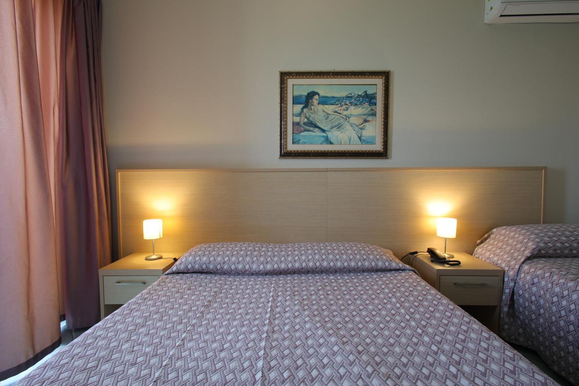 Hotel Tourist Чефалу Экстерьер фото