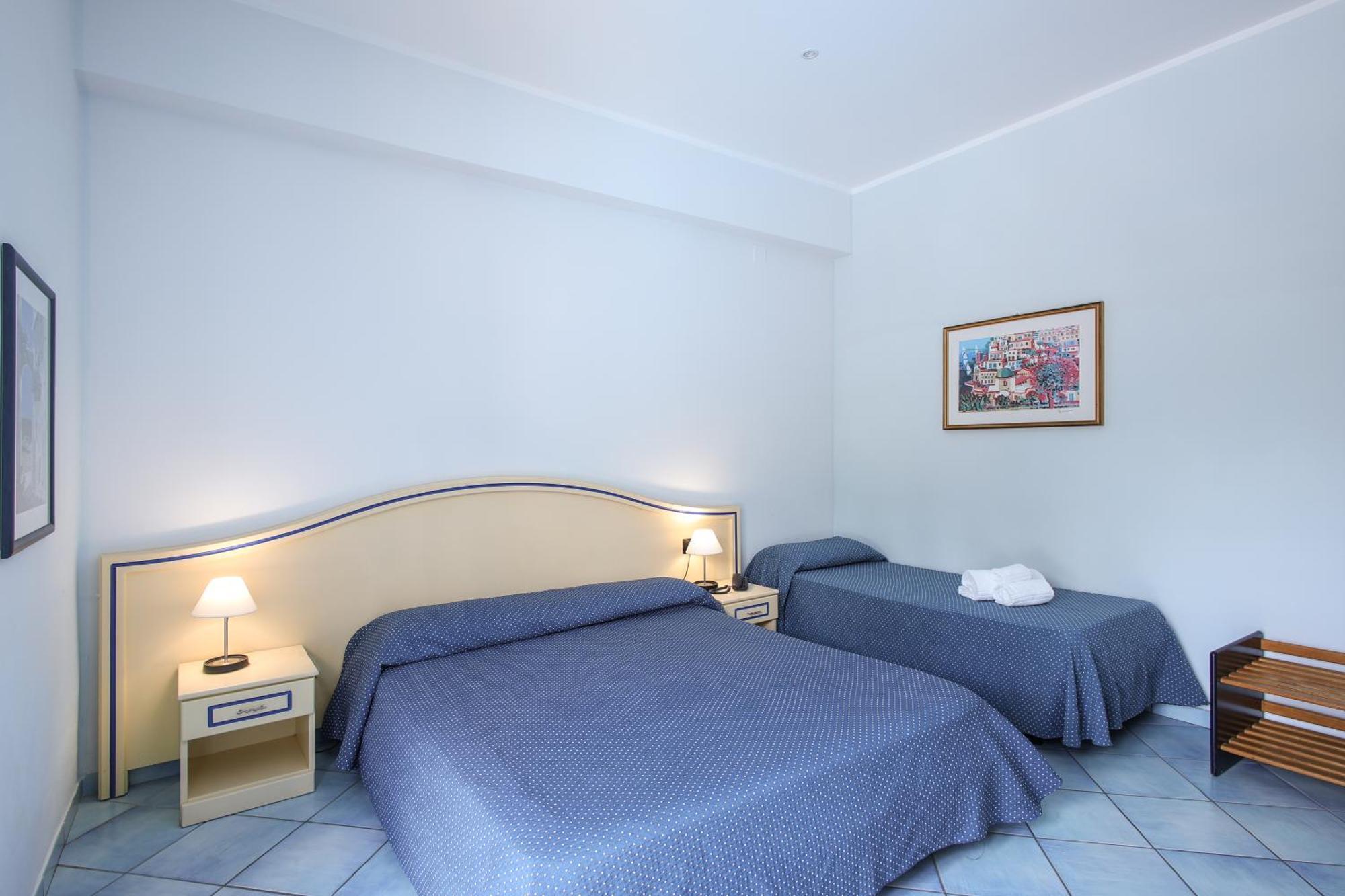 Hotel Tourist Чефалу Экстерьер фото