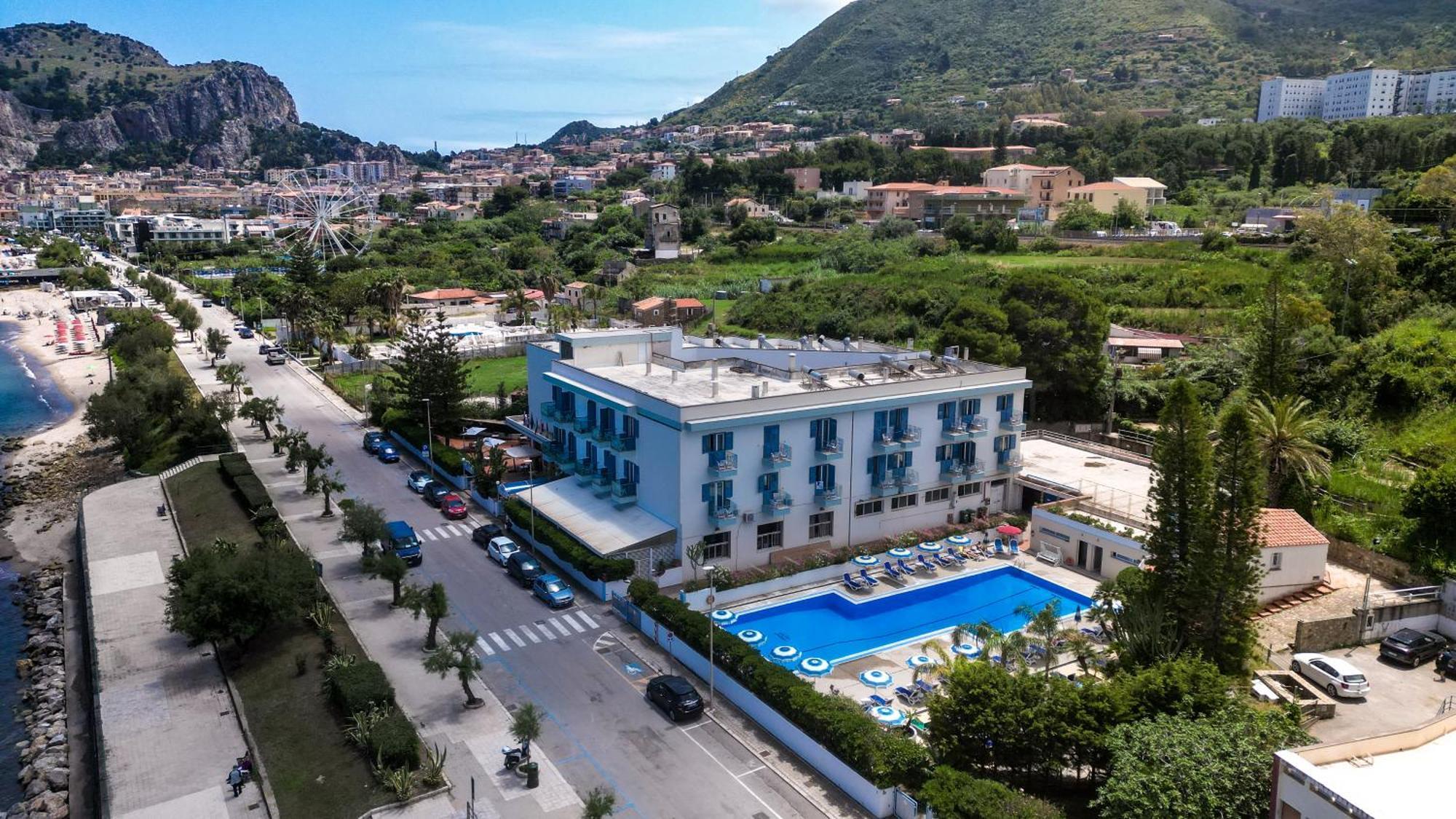 Hotel Tourist Чефалу Экстерьер фото