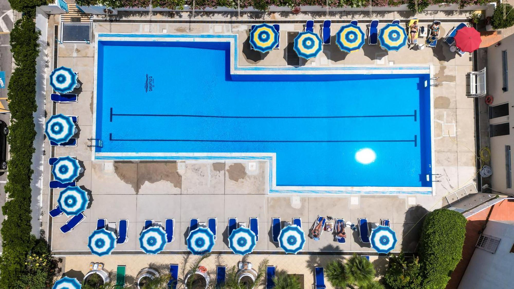 Hotel Tourist Чефалу Экстерьер фото