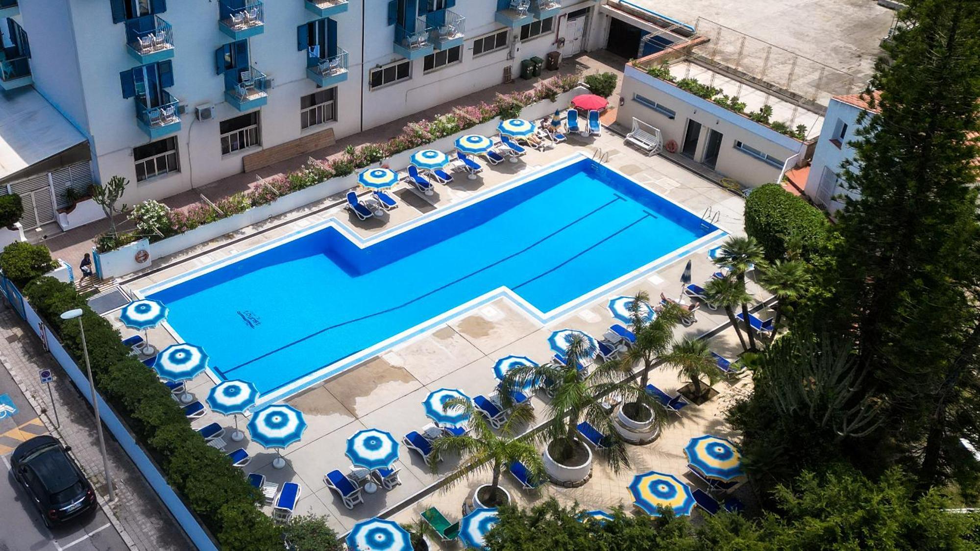 Hotel Tourist Чефалу Экстерьер фото