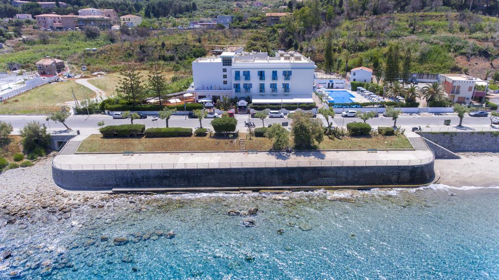 Hotel Tourist Чефалу Экстерьер фото