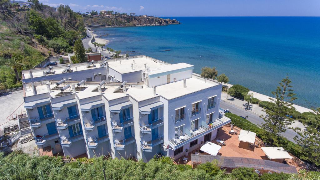 Hotel Tourist Чефалу Экстерьер фото