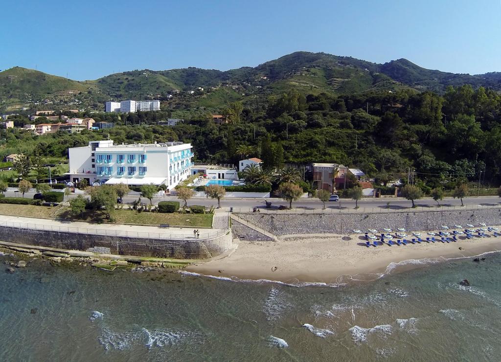 Hotel Tourist Чефалу Экстерьер фото