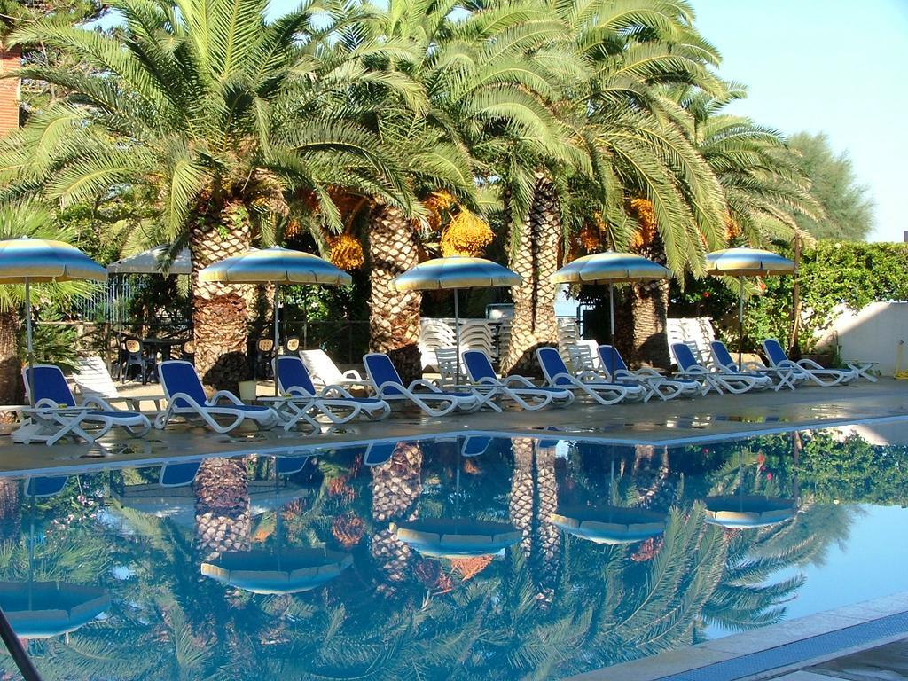 Hotel Tourist Чефалу Экстерьер фото